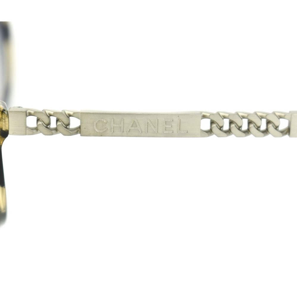 CHANEL: Gray "Horn" & "Chain" Logo Sunglasses (lc) - Picture 6 of 11